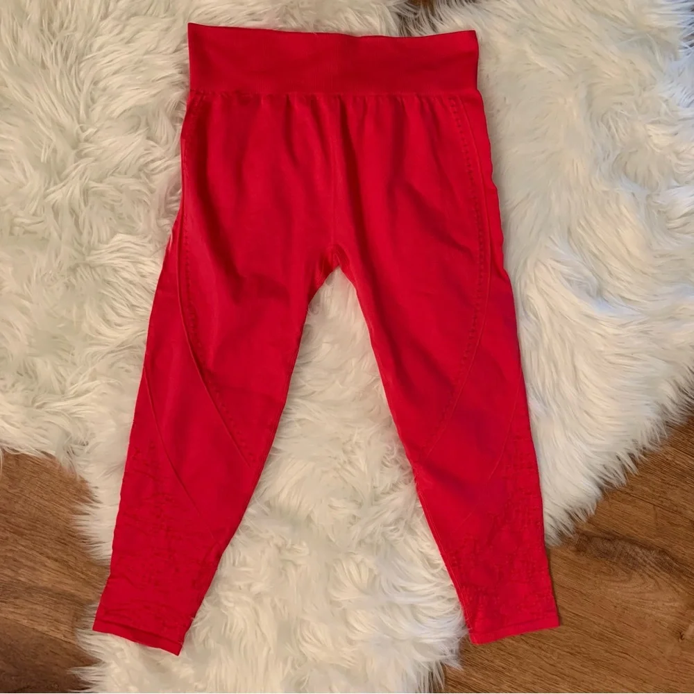 Fabletics Luciano Hot Pink Laser Cut out Crop Leggings 22” Large Activewear - Picture 3 of 15